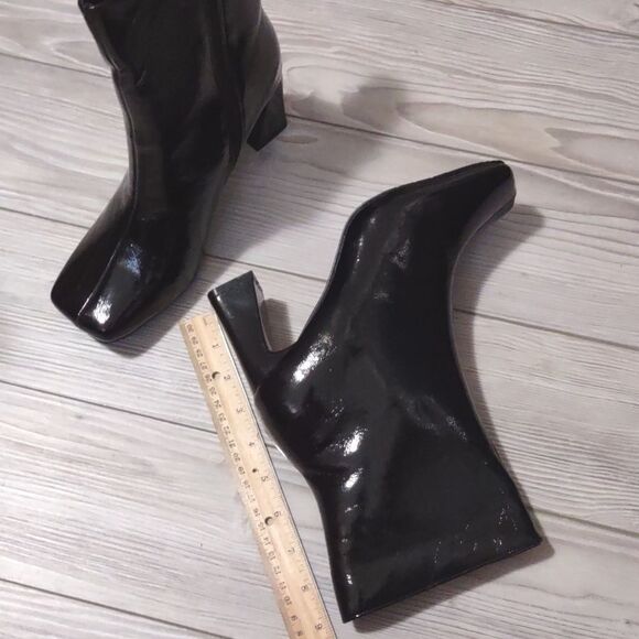 None Shoes - (38-3150)   Womens  Boots  Sz 7.5